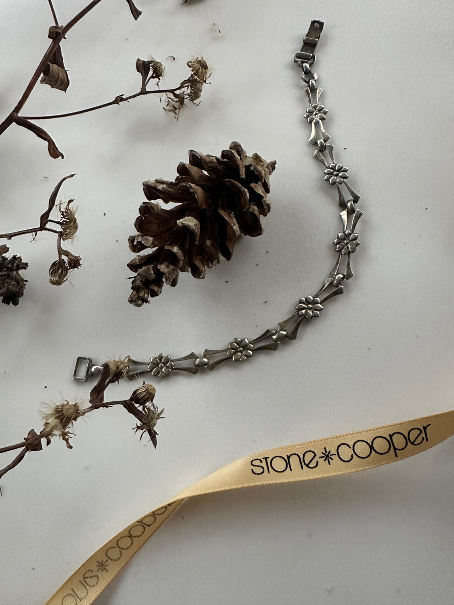 Maude Silver Linked Flower Bracelet - Stone Cooper