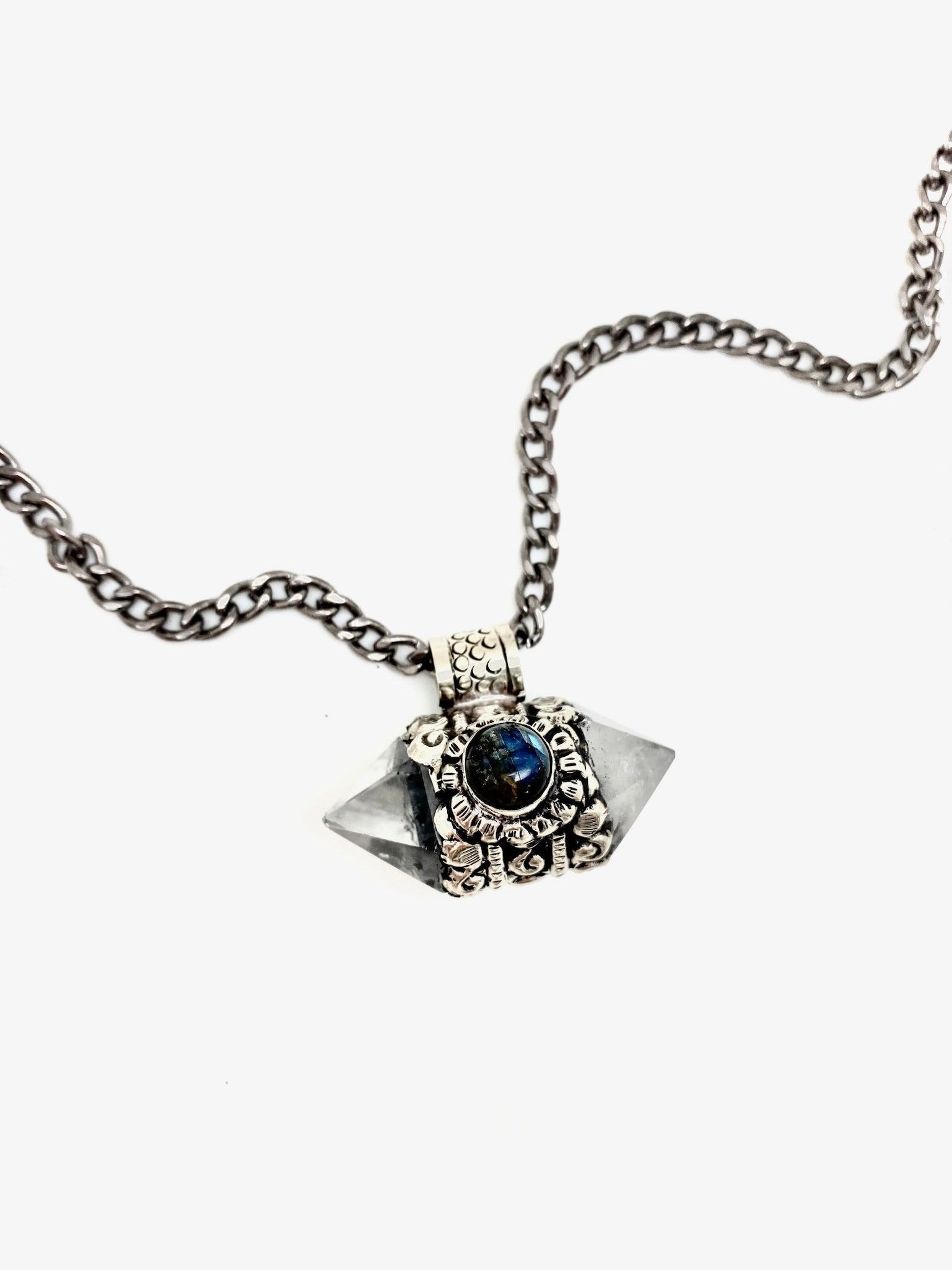 Gina Quartz & Labradorite Crystal Necklace - Stone Cooper