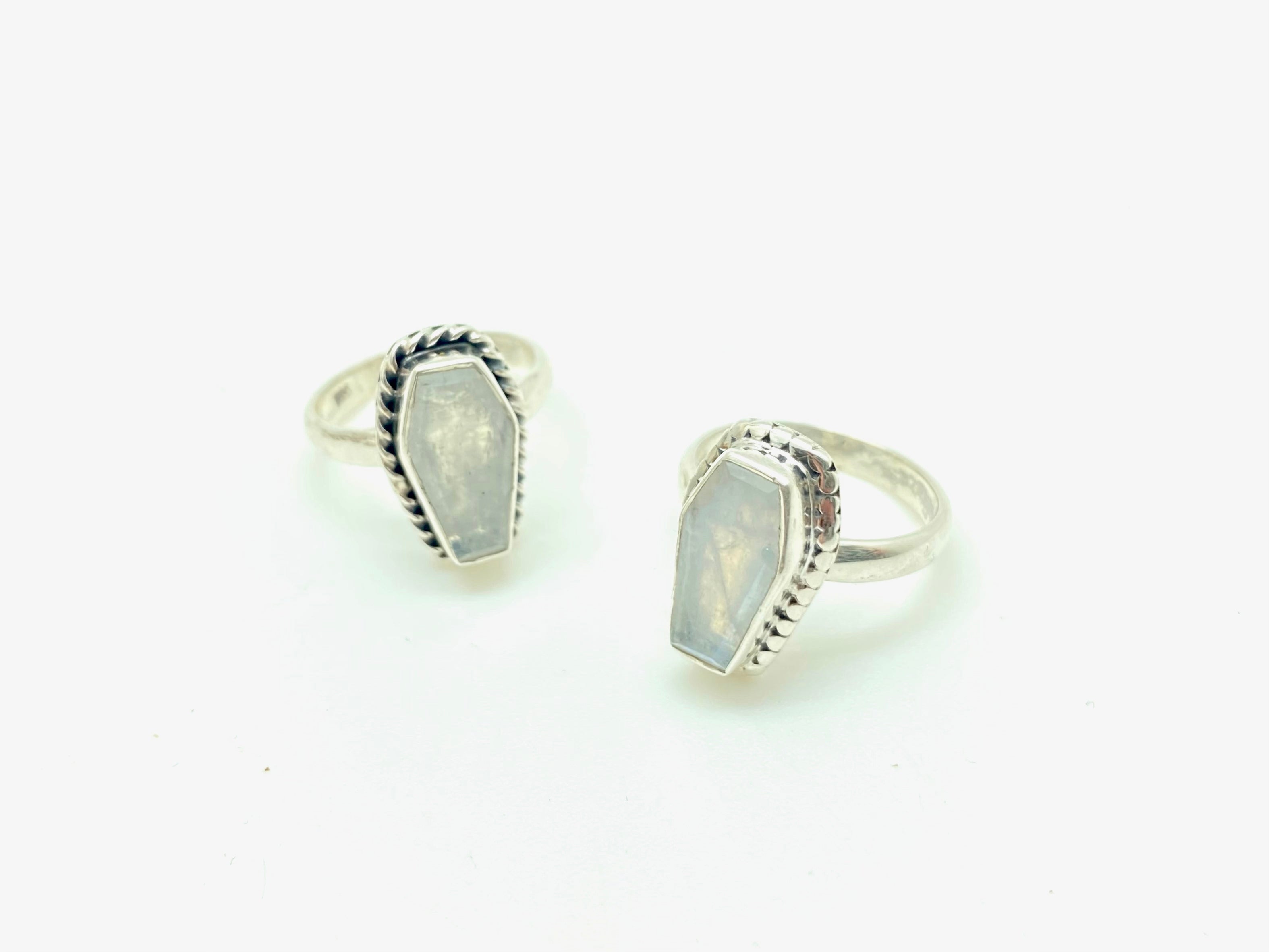 Transcendant Ring (Onyx, Labradorite or Moonstone) - Stone Cooper