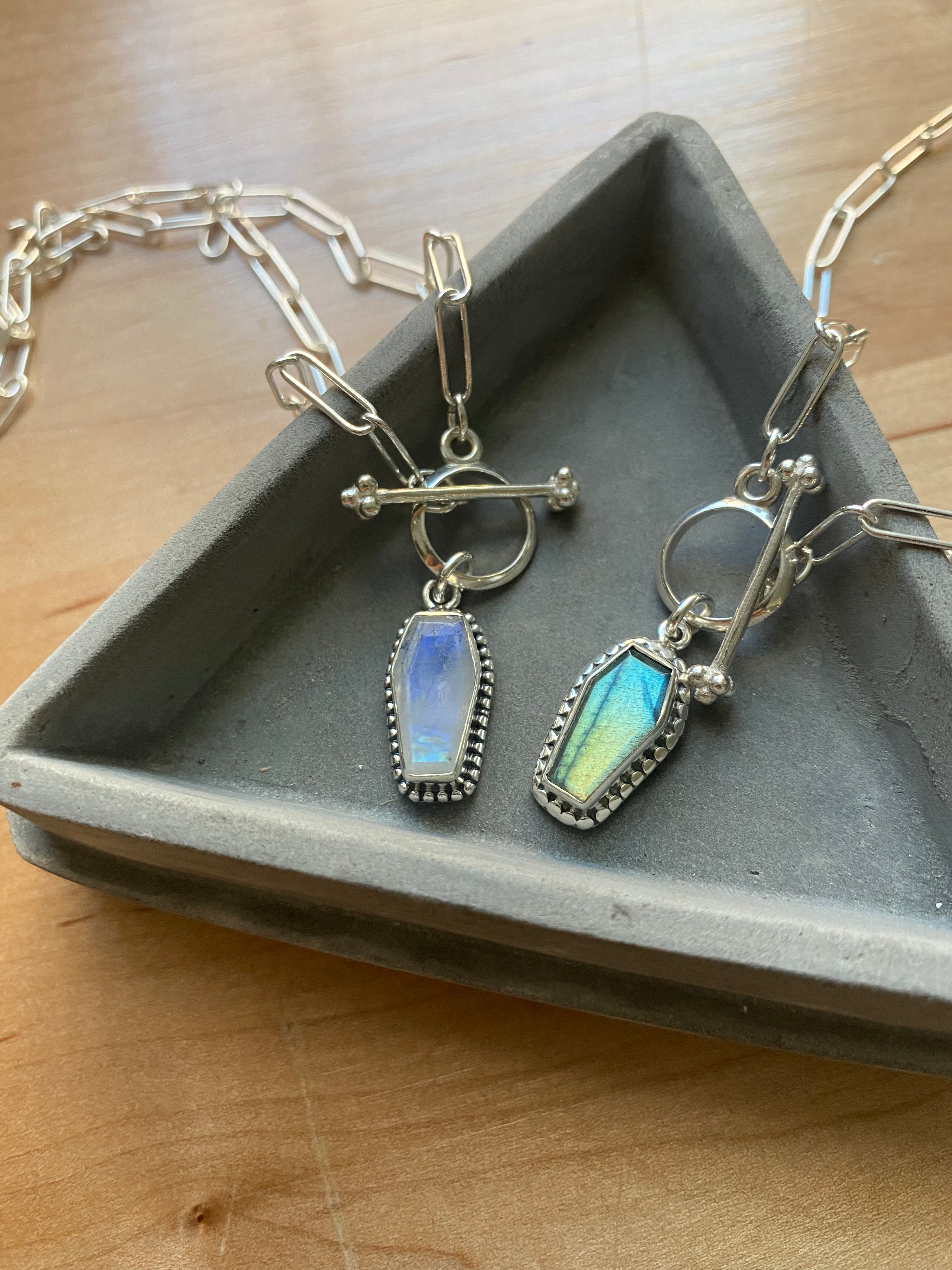 Transcendant (Moonstone or Labradorite) - Stone Cooper