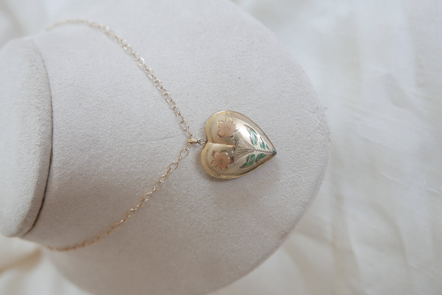 Doretta Vintage Flower Heart Locket