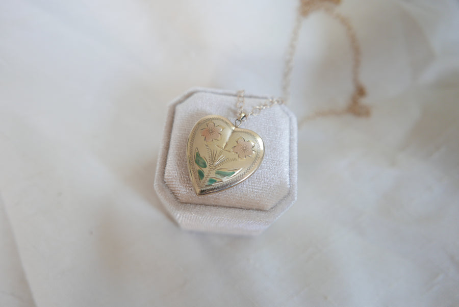 Doretta Vintage Flower Heart Locket