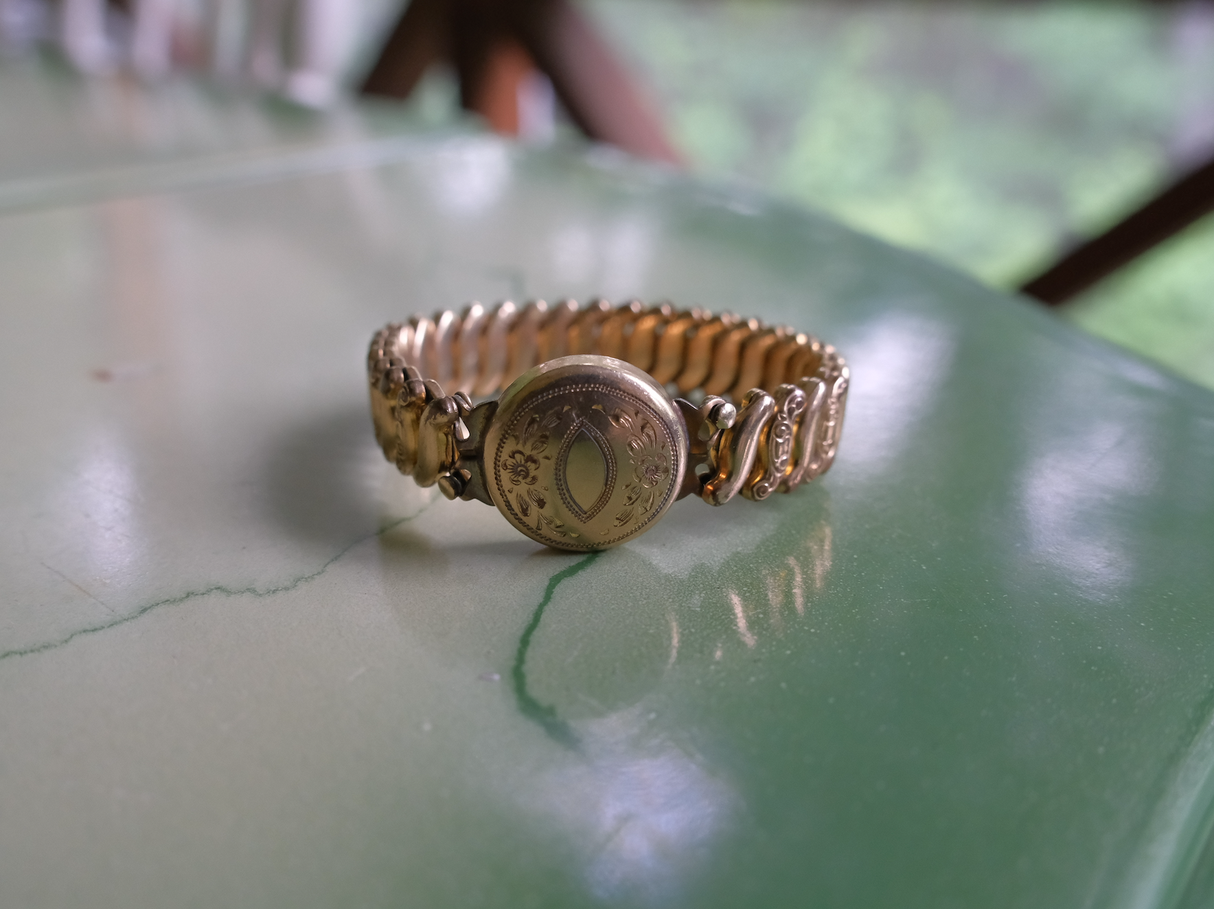 Claude Round Antique Sweetheart Expansion Bracelet