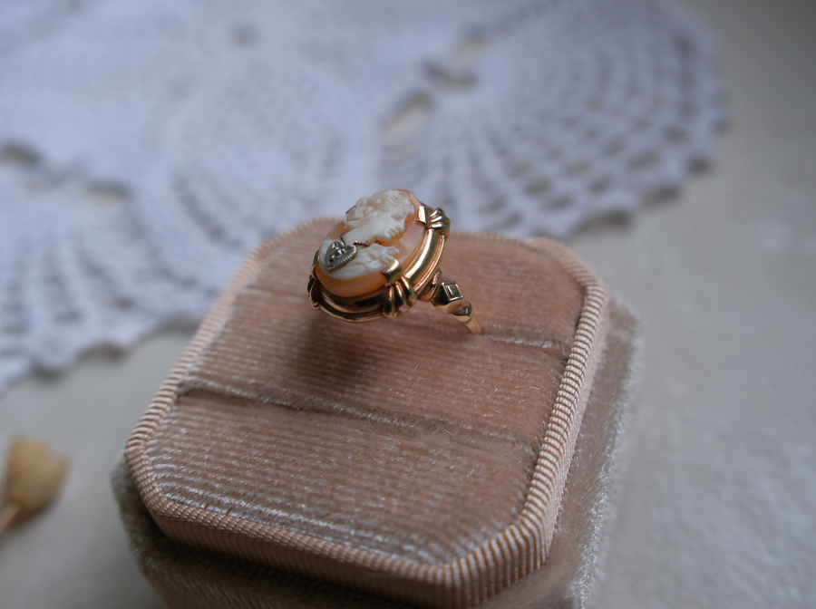 10K Cameo Heart Diamond Ring (6.5)