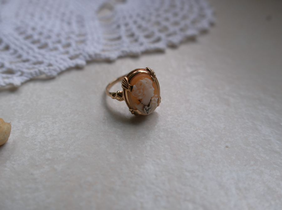 10K Cameo Heart Diamond Ring (6.5)