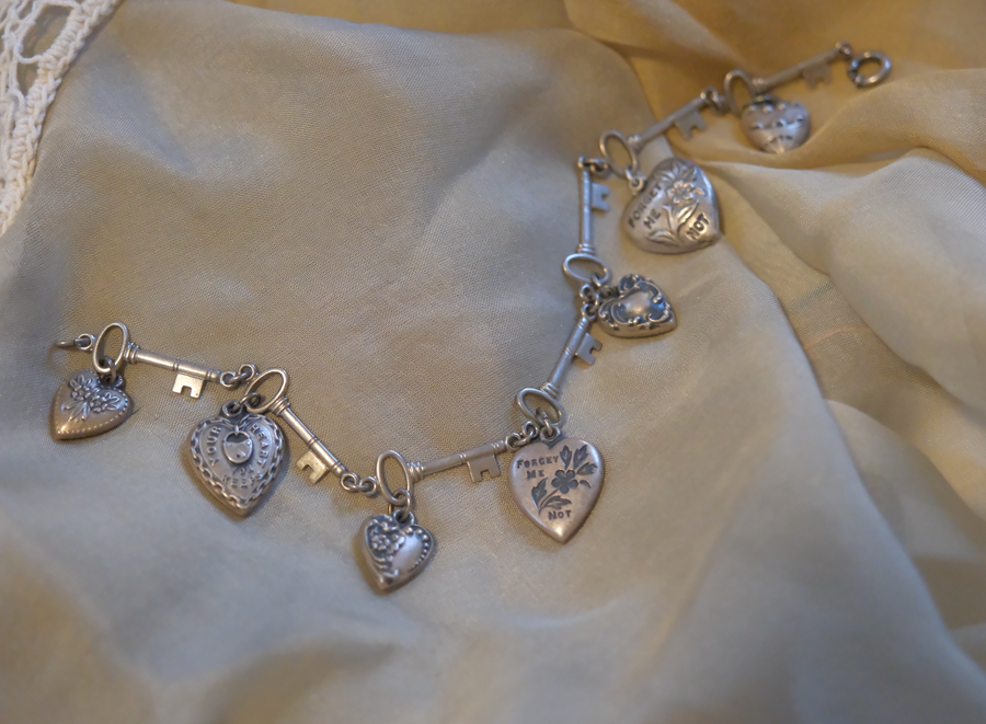 Victorian Puffy Hearts 'Forget Me Not' Sterling Bracelet