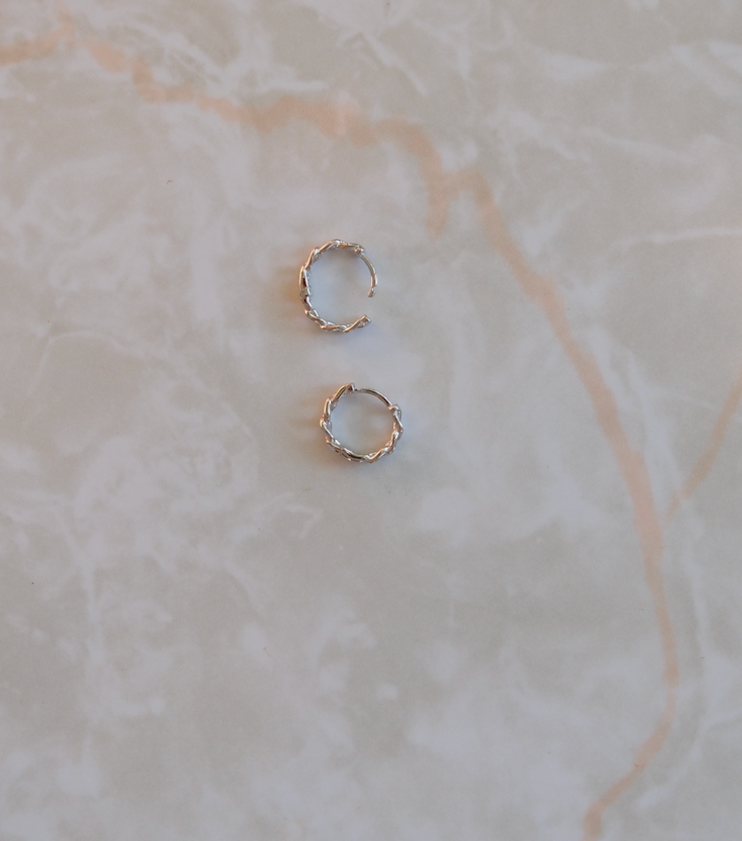 Sterling Chain Huggies - Stone Cooper