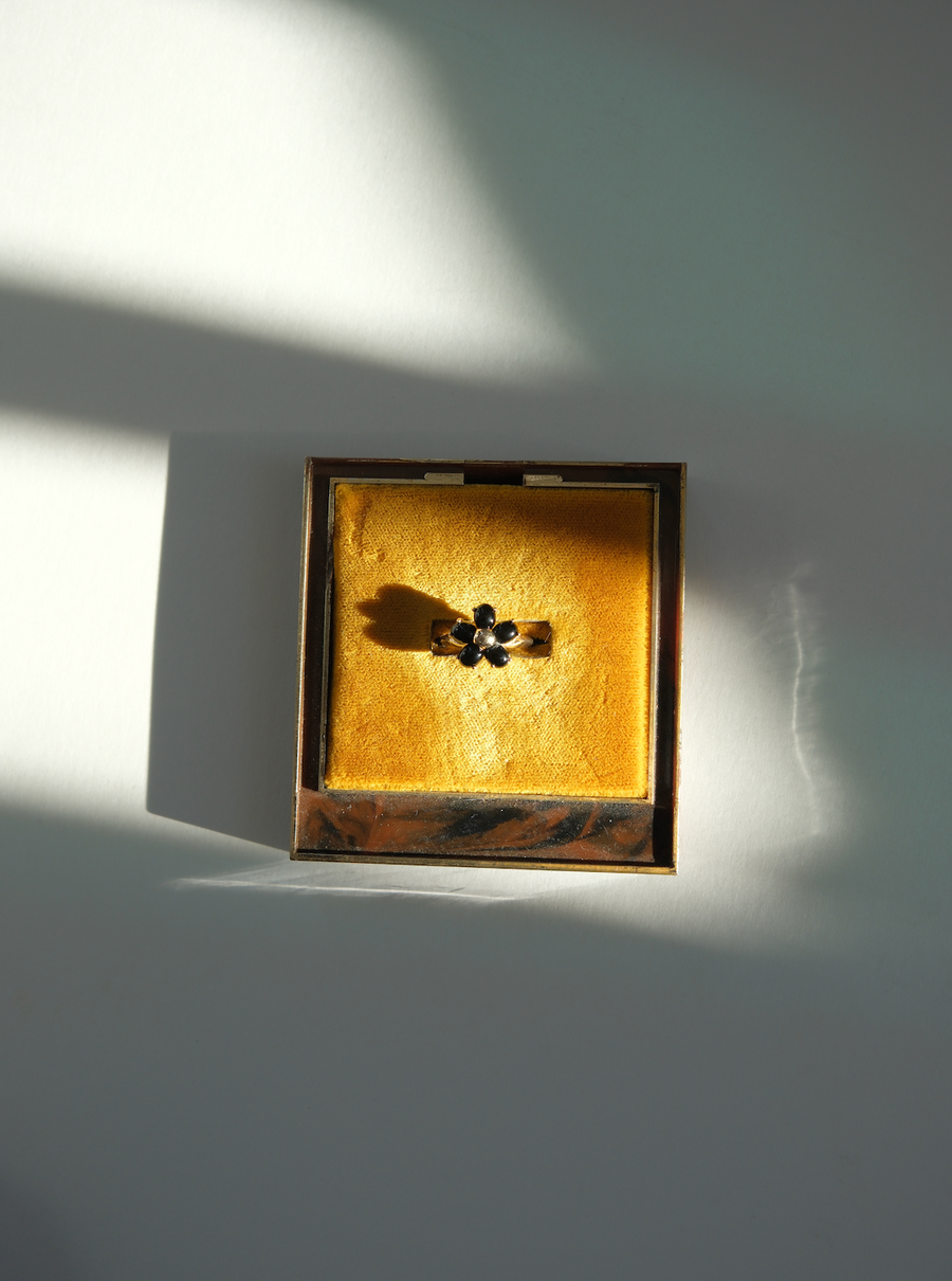 Vintage Onyx, 10K Yellow Gold Flower Ring (4.5) - Stone Cooper
