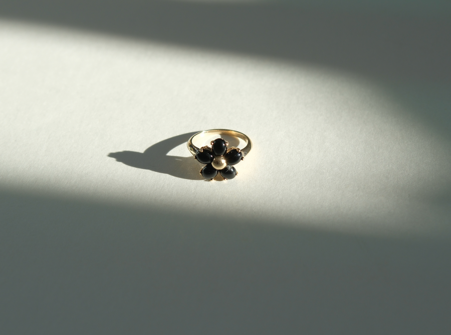 Vintage Onyx, 10K Yellow Gold Flower Ring (4.5) - Stone Cooper