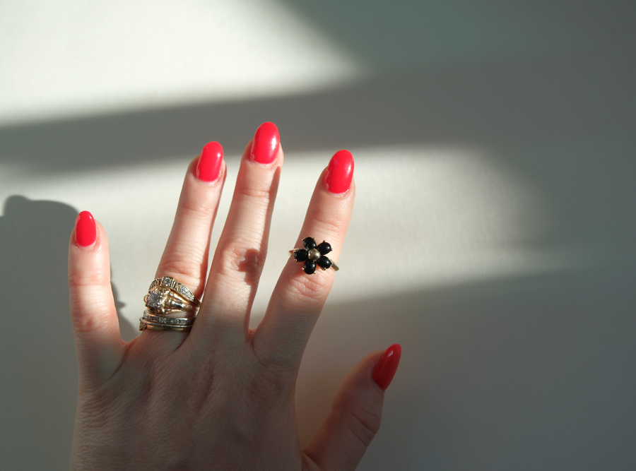 Vintage Onyx, 10K Yellow Gold Flower Ring (4.5) - Stone Cooper