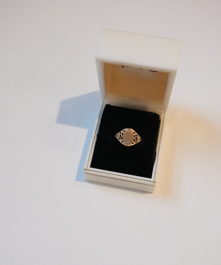 10K Vintage Diamond Signet (6.5)