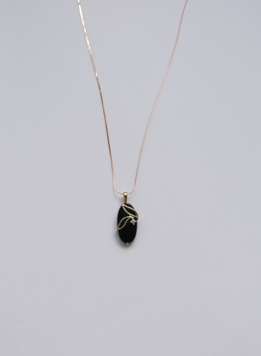 Oyra 10K Vintage Onyx and Diamond Leaf Necklace - Stone Cooper