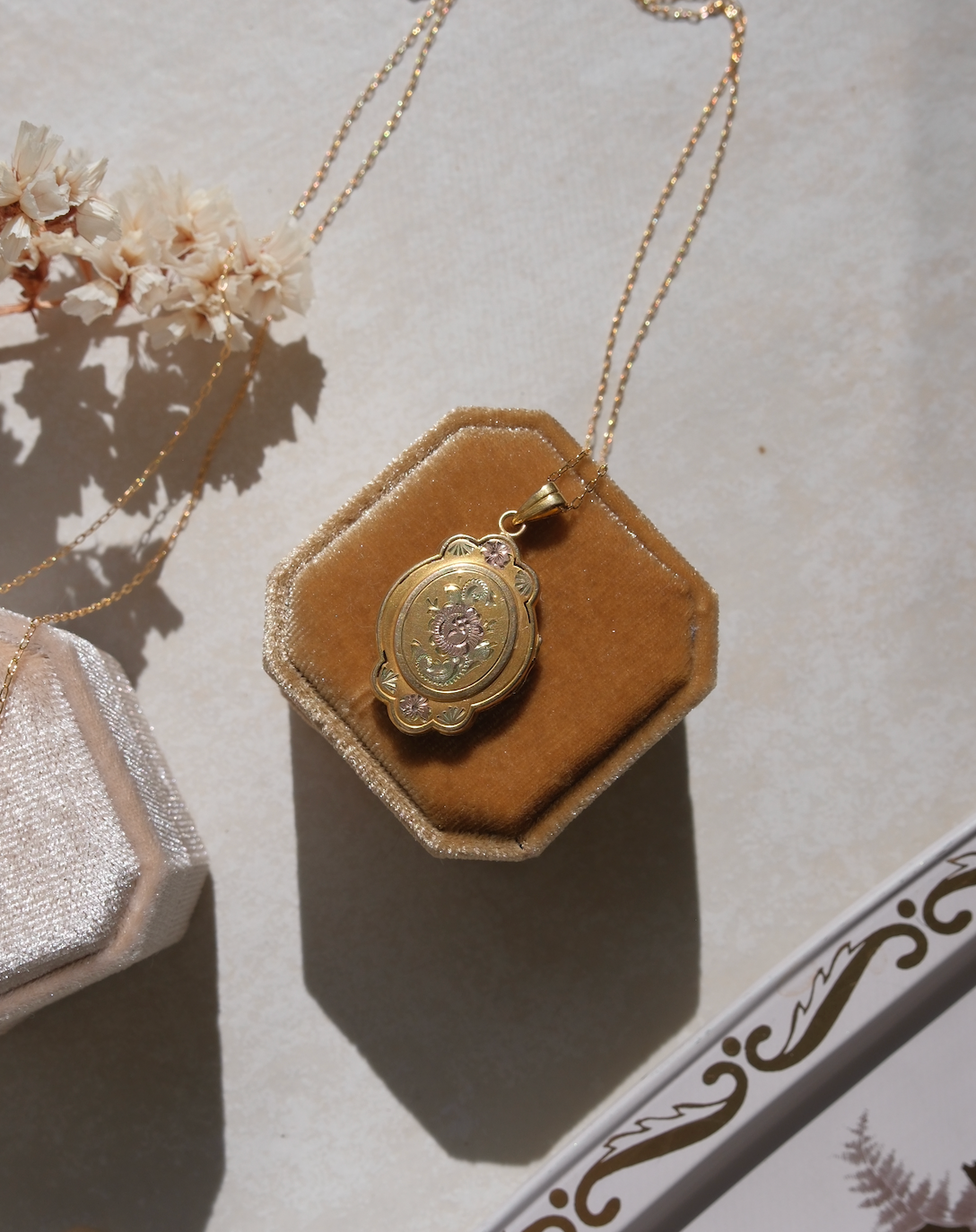 Helen Tricolor Scalloped Locket - Stone Cooper