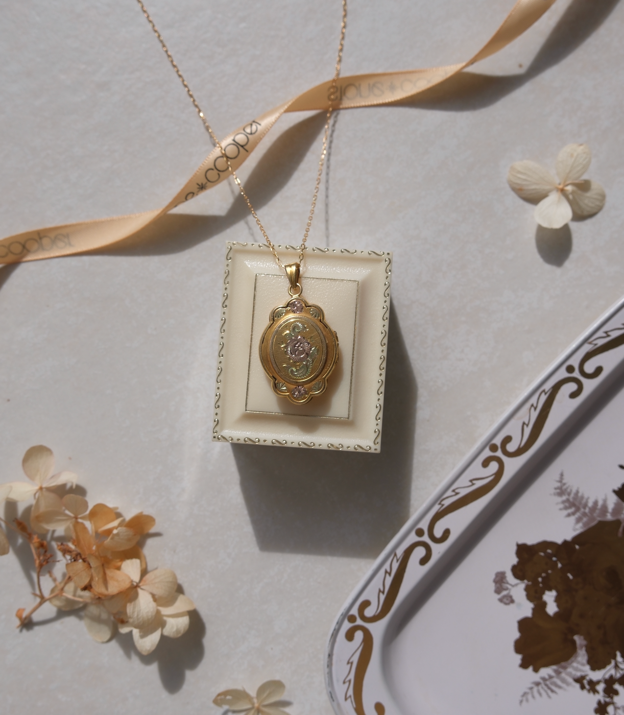 Helen Tricolor Scalloped Locket - Stone Cooper