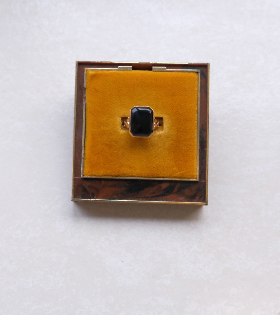 10K Cushion-Cut Black Onyx Antique Ring (6.5)