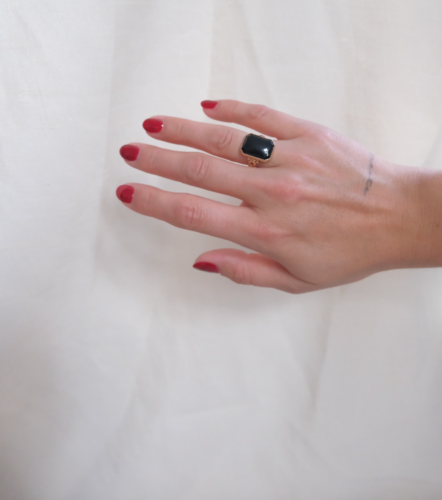 10K Cushion-Cut Black Onyx Antique Ring (6.5)