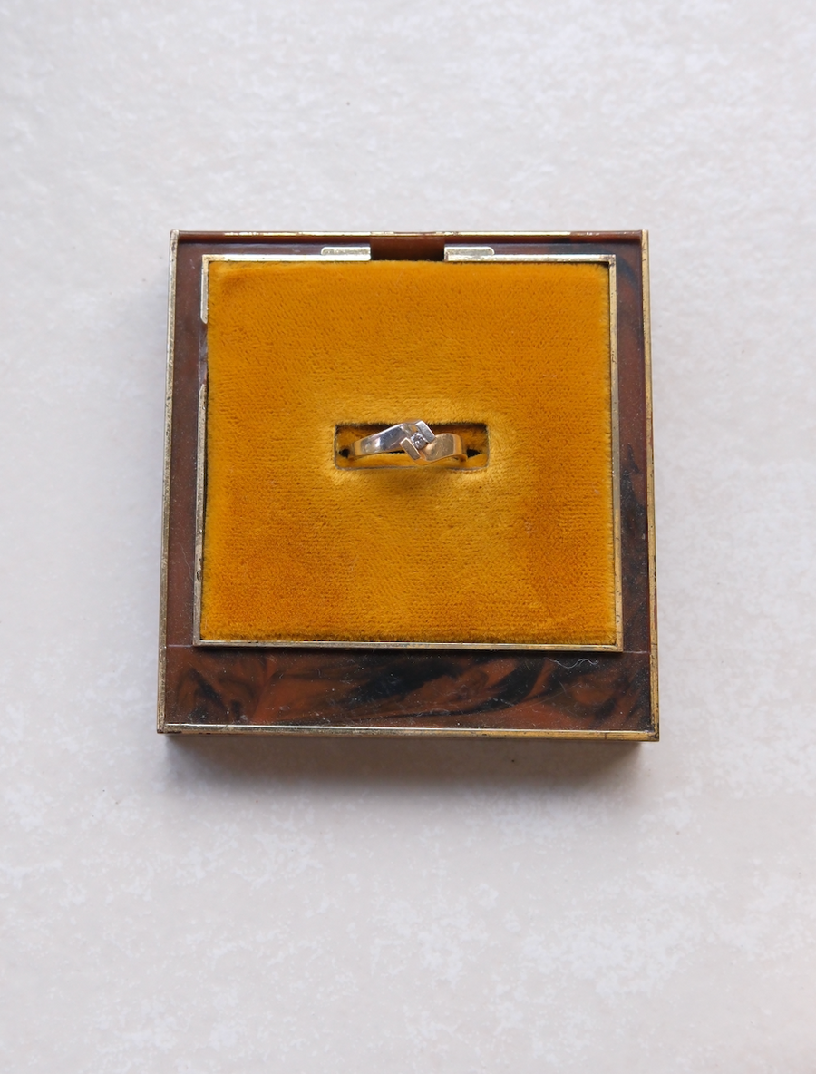 Two-Tone Vintage Diamond Crossover Ring, 14K, size 4