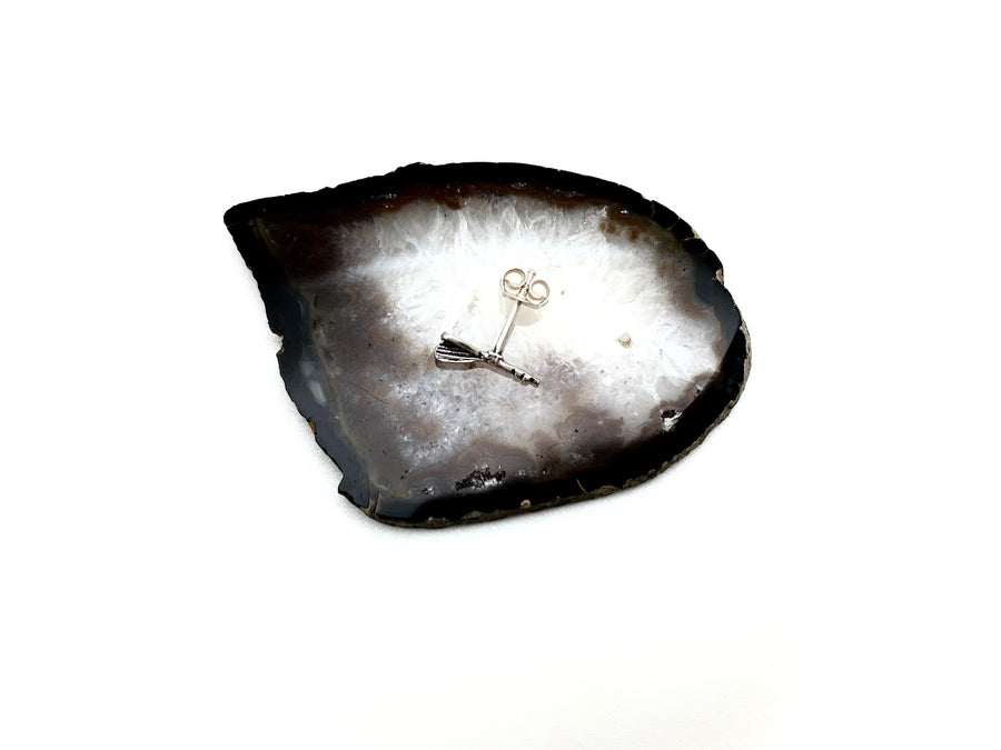 Single Dart Stud